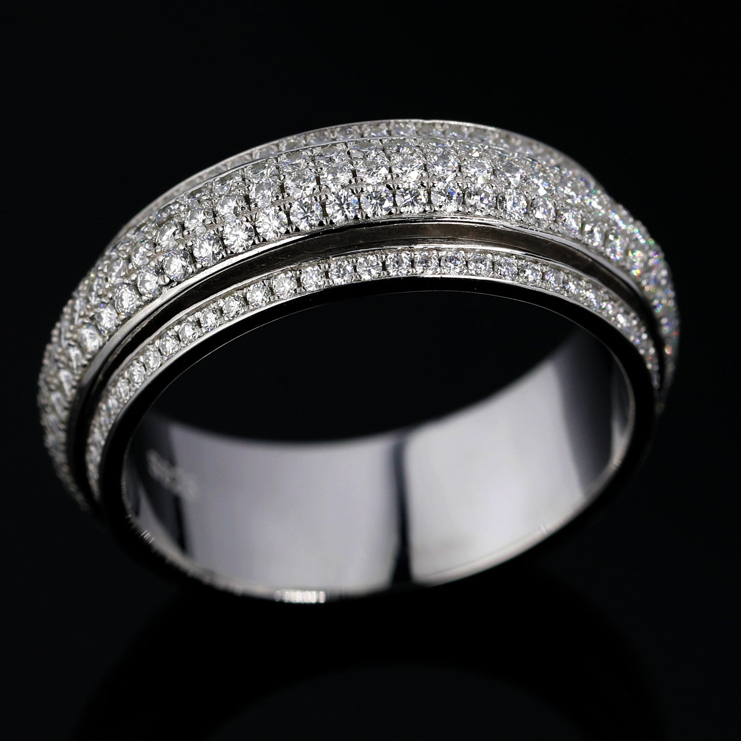 Top view and close-up the sparkling moissantie of Iced Out Moissanite Spinner Ring(White Gold finish)