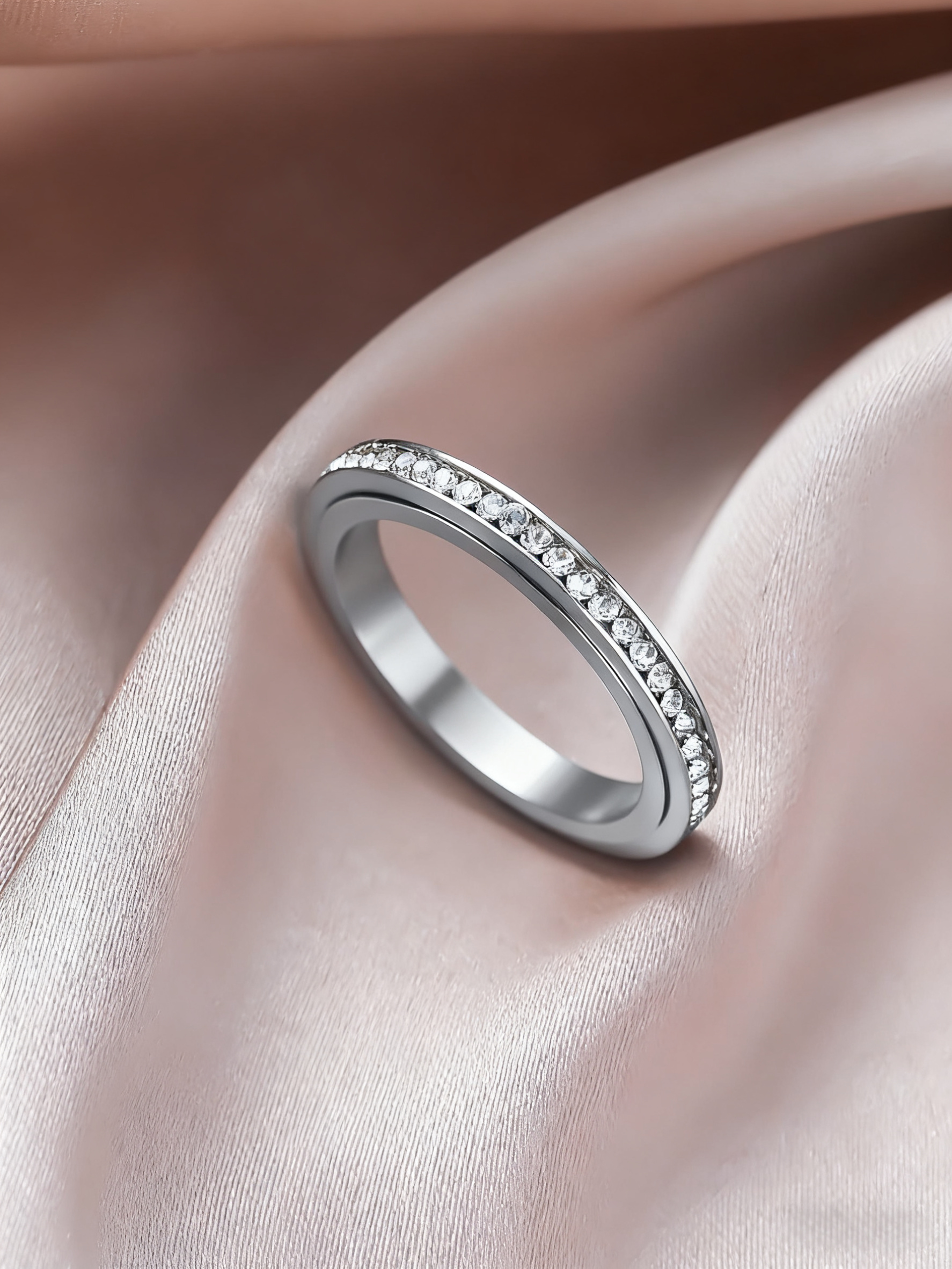 Iced_Out_slim_ring_in_WG_laying_on_the_velvet