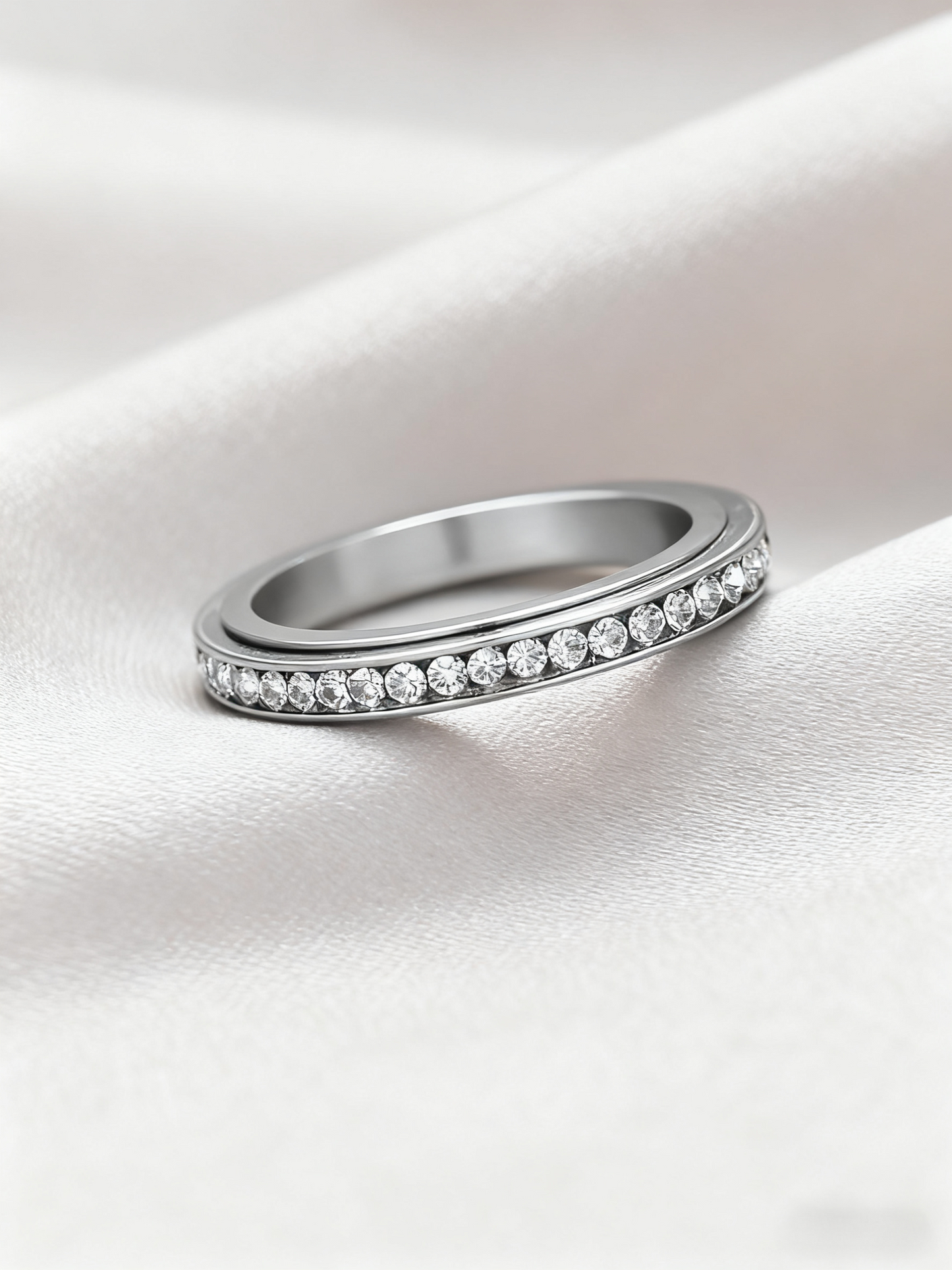 Iced_Out_slim_ring_in_WG_laying_on_the_velvet2