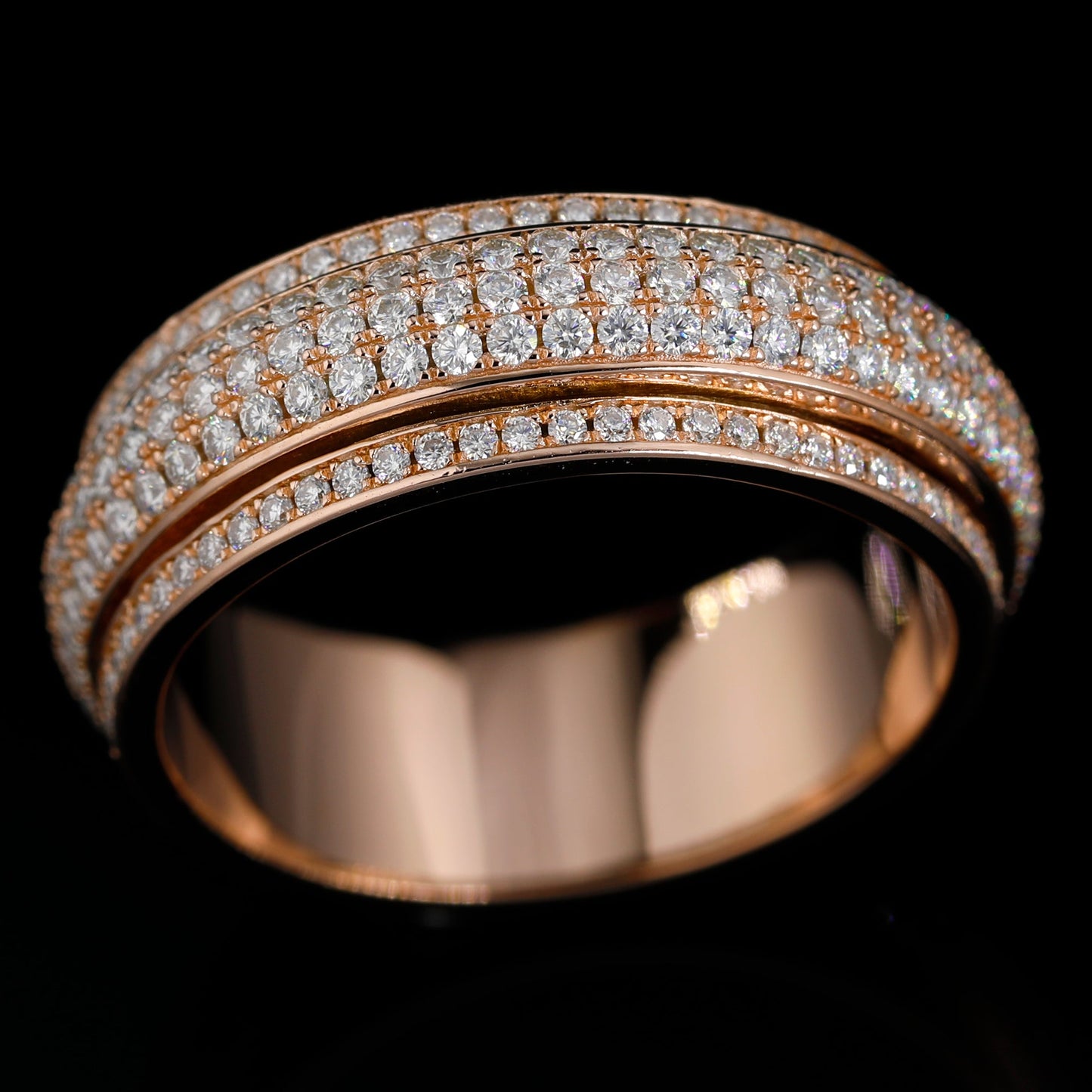 Top view and close-up the sparkling moissantie of Iced Out Moissanite Spinner Ring(Rose Gold finish)